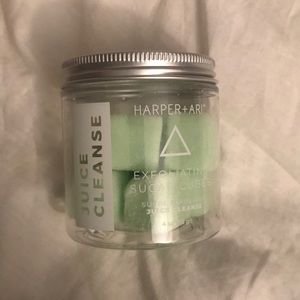 Harper Ari juice cleanse exfoliator